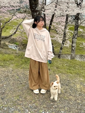 「USEDのアイテム（パーカー、ベージュ系）」を使った、おさるさん（レディース・153cm）の春コーディネート