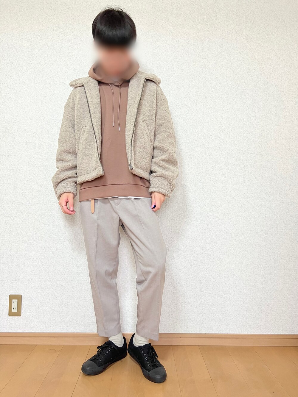 「シンプル、パーカー、ボア、UNIQLO、スラックス、GU、キレイめ、きれいめカジュアル、秋コーデ、秋冬コーデ、おしゃれさんと繋がりたい、ボアブルゾン、いいね、save、フォローお願いします🤑、WYM、未来のWEARISTAプロジェクト」｜「WYM LIDNMの【WYM LIDNM】OVERSIZED BOA BLOUSON（ブルゾン、ベージュ系）」を使った、sica/相互フォローさん（メンズ・175cm）の秋コーディネートの1枚目の写真