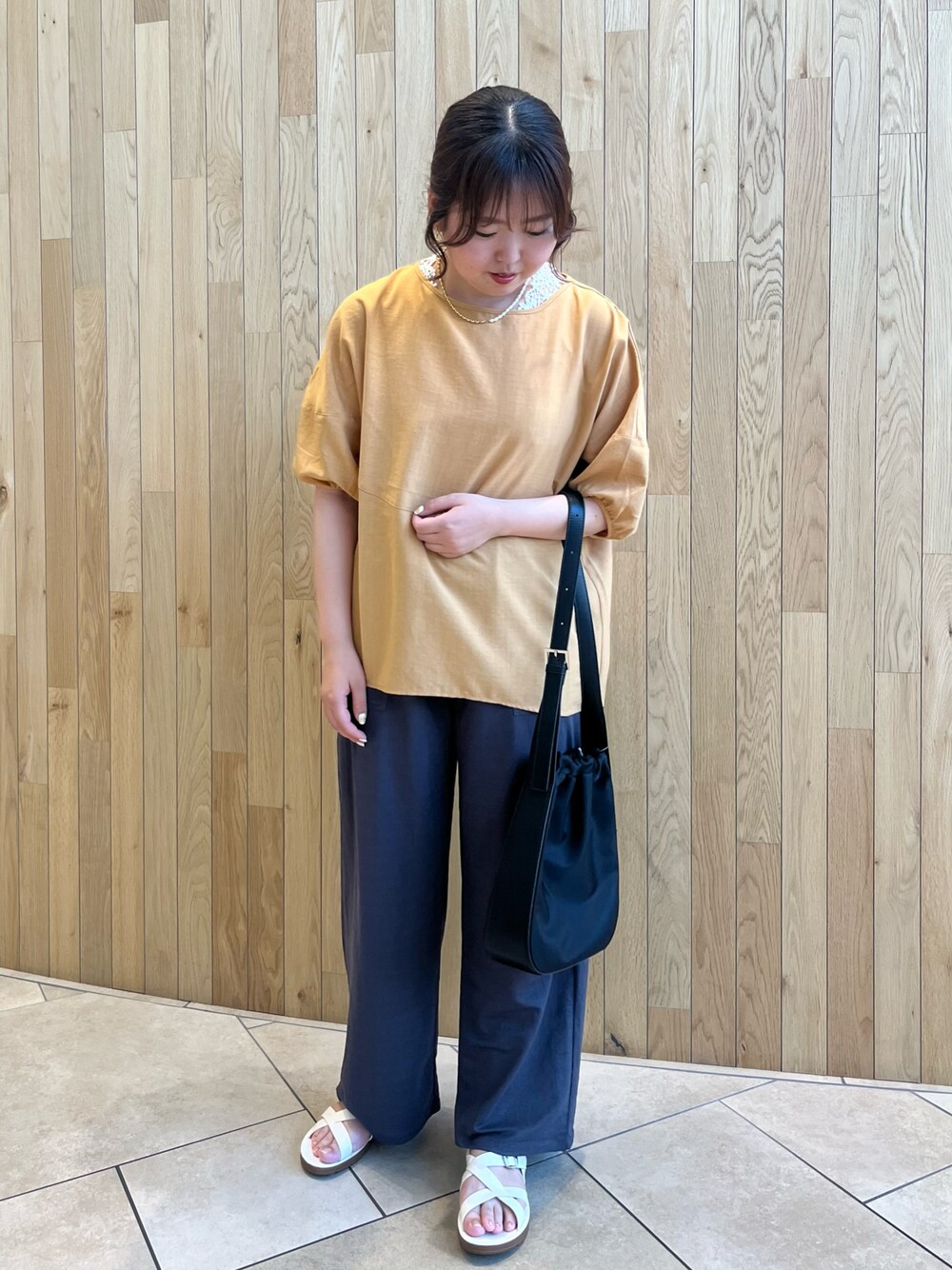 「Samansa Mos2 blue、骨格ストレート、イエベ秋、ブラウス、パンツスタイル、パンツコーデ、オレンジ、シンプルコーデ、夏コーデ、夏」｜「Samansa Mos2 blueのリネンタッチバルーンスリーブブラウス（シャツ/ブラウス、オレンジ系）」を使った、naoさん（骨格ストレート・レディース・159cm）の夏コーディネートの1枚目の写真