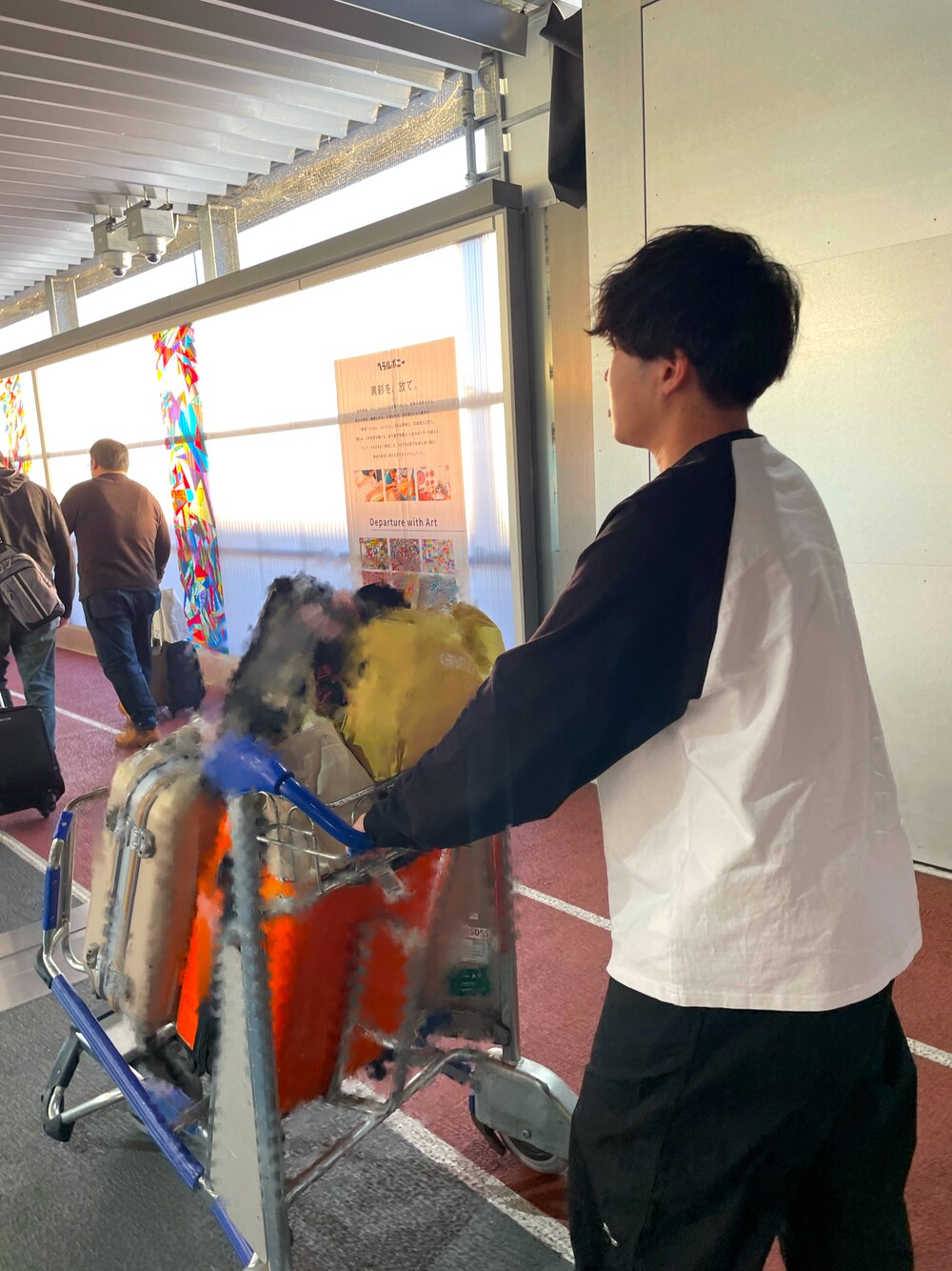 「沖縄県旅行、シンプルコーデ、メンズファッション、おしゃれさんと繋がりたい」｜「TOWNCRAFTのアイテム（トップス、ホワイト系）」を使った、ak514rさん（メンズ・168cm）の冬コーディネートの1枚目の写真