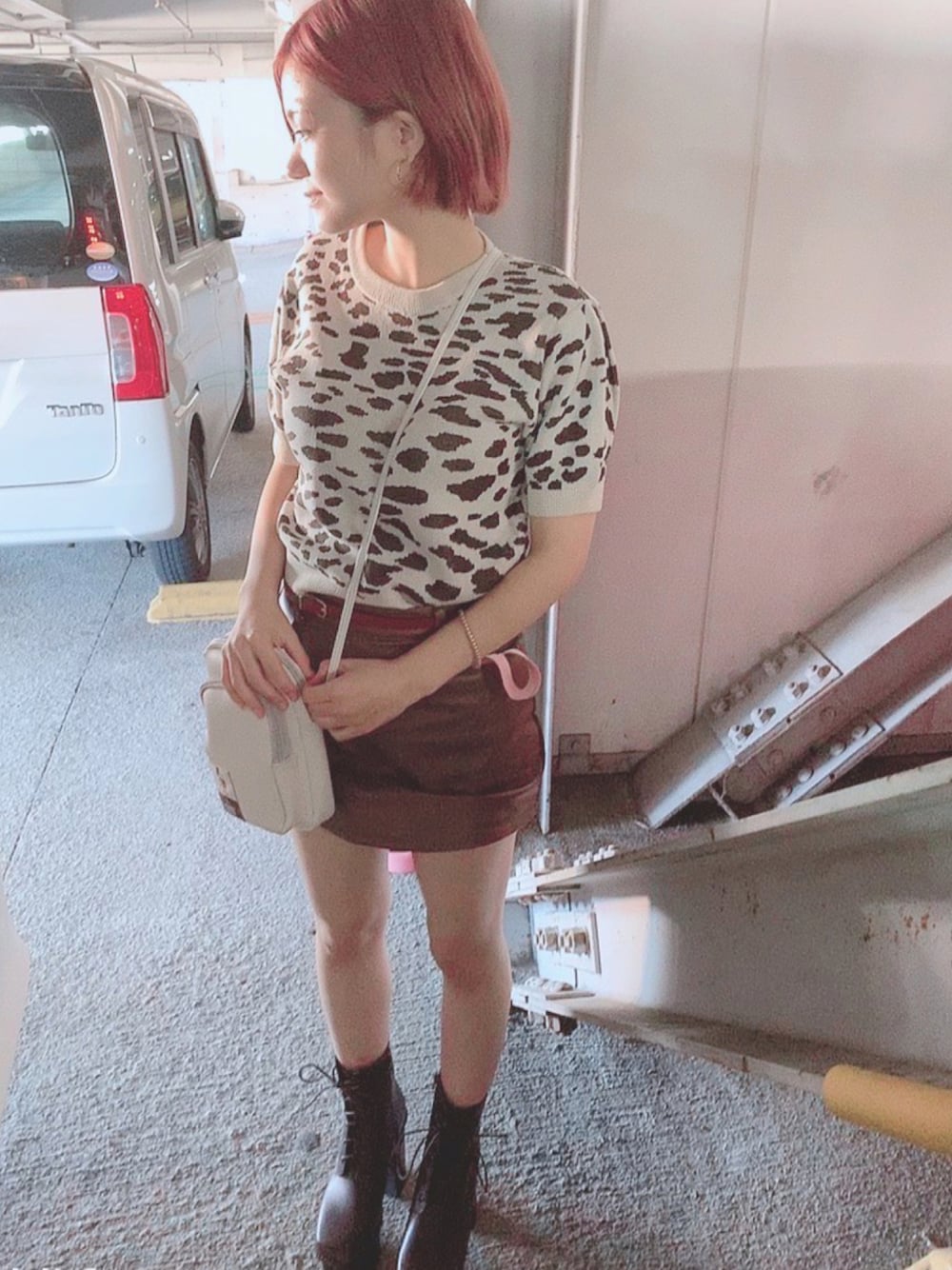 「ブーツ、休日コーデ、厚底シューズ、ショートヘア、低身長コーデ、秋冬コーデ、低身長女子、だから秋服が好き」｜「GYDAのレオパードジャガーニットTOPS（ニット/セーター、ベージュ系）」を使った、makichimuさん（レディース・150cm）の秋コーディネートの1枚目の写真
