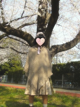 「アイテム（ポンチョ）」を使った、岩  さくらさん（レディース・153cm）の春コーディネート