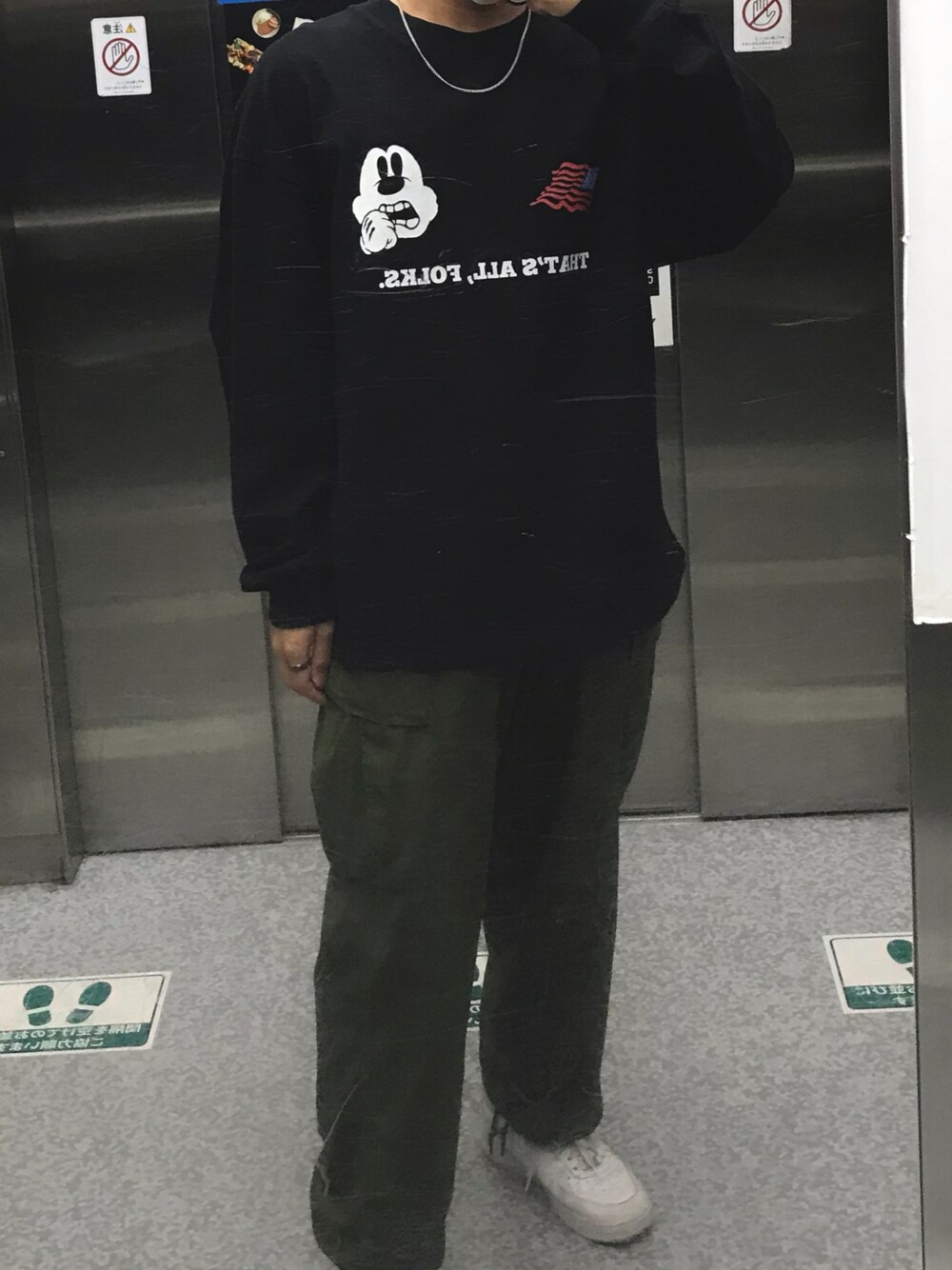 「休日スタイル、ootd、だぼだぼ、ゆるコーデ、秋冬コーデ、ストリート」｜「FREAK'S STOREのWEB限定 6ポケット ワイドストレート カーゴパンツ（カーゴパンツ、グリーン系）」を使った、なんさん（メンズ・172cm）の冬コーディネートの1枚目の写真