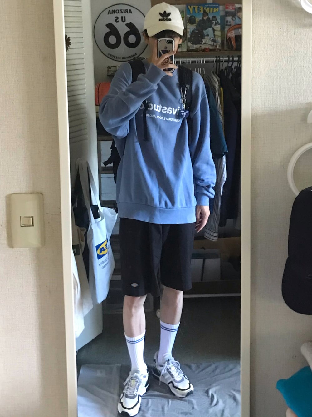 「秋服、韓国ファッション、韓国ブランド、ビックシルエット、韓国コーデ、韓国、韓国ストリート、ストリート、ストリート系、アディダス」｜「adidasのゼットエックス [ZX 750 HD] アディダスオリジナルス（スニーカー、ホワイト系）」を使った、うみゆさん（メンズ・175cm）の秋コーディネートの1枚目の写真