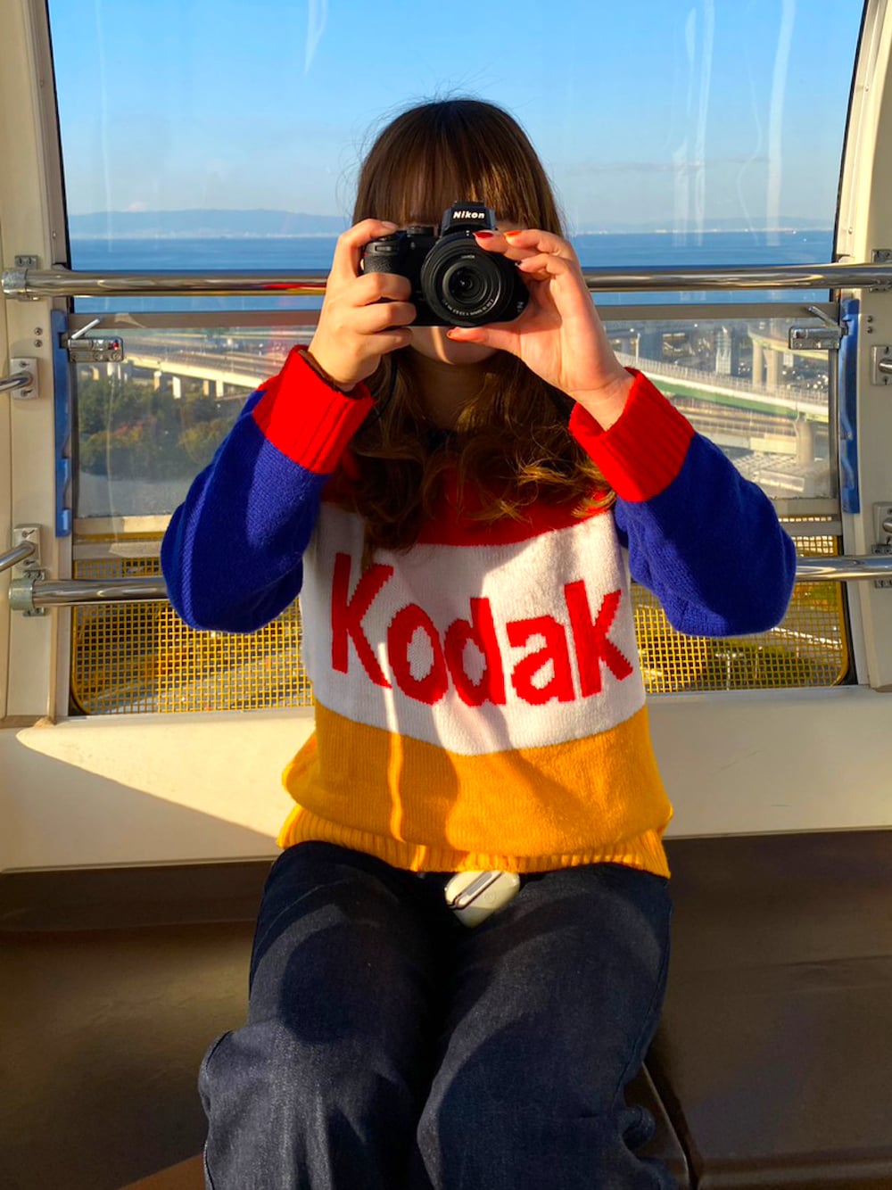 「ニット、KODAK、UNIQLO、UNIQLO U、Nikon、カラフル、アメカジ、このスタイルがお気に入り」｜「UNIQLOのアイテム（デニムパンツ、ブルー系）」を使った、obm75さん（レディース・158cm）の夏コーディネートの1枚目の写真