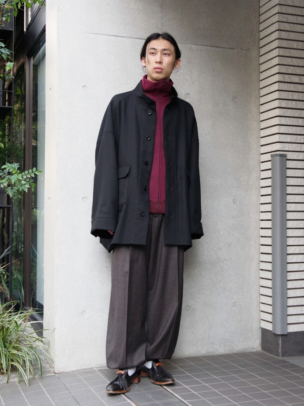 「秋冬コーデ、秋服、ビックシルエット、ブラウン、ボルドー、いいね、save、フォローお願いします🤑、秋、トラックジャケット、モードストリート、edwina horl、SASQUATCHfabrix、yokosakamoto、ドメスティックブランド、モード系」｜「Edwina Horlのアイテム（ジャケット/アウター、ブラック系）」を使った、コバシミツキさん（メンズ・170cm）の秋コーディネートの1枚目の写真
