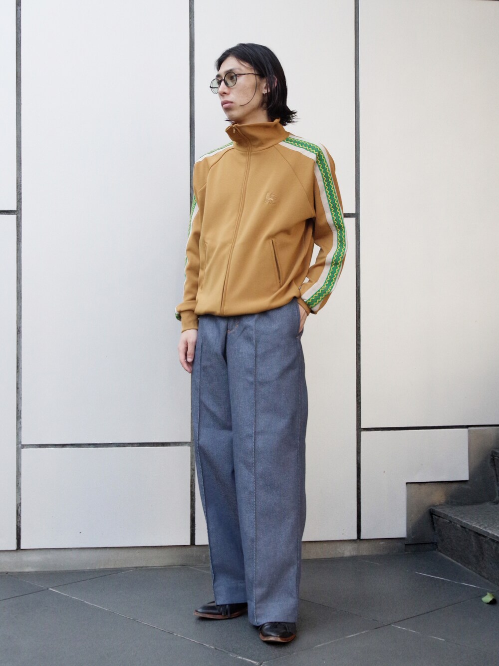 「スラックス、トラックジャケット、ジャケットスタイル、サングラス、サングラススタイル、デニム、デニムパンツ、デニムコーデ、ストリート、ストリートファッション、モードストリート、KUBORAUM、SASQUATCHfabrix、Marie Ohira」｜「KUBORAUMのアイテム（サングラス、ブラック系）」を使った、コバシミツキさん（メンズ・170cm）の夏コーディネートの1枚目の写真