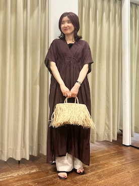 「URBAN RESEARCH DOORS（アーバンリサーチドアーズ）のピンタックギャザーワンピース（ワンピース、ブラウン系）」を使った、idetomoさん（レディース・156cm）の夏コーディネート