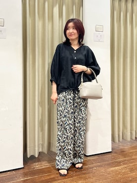 「URBAN RESEARCH DOORS（アーバンリサーチドアーズ）のボタニカルプリントイージーパンツ（その他パンツ、グリーン系）」を使った、idetomoさん（レディース・156cm）の春コーディネート