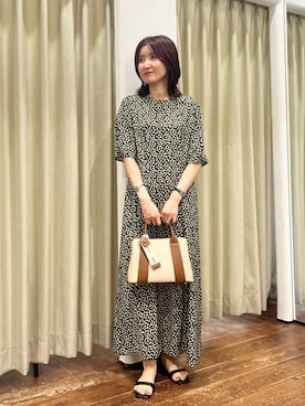 「URBAN RESEARCH（アーバンリサーチ）のフラワープリントタックデザインワンピース（ワンピース、イエロー系）」を使った、idetomoさん（レディース・156cm）の夏コーディネート