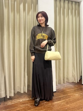 「URBAN RESEARCH DOORS（アーバンリサーチドアーズ）の『別注』Champion×DOORS　SWEAT CREWNECK PULLOVER（スウェット、グレー系）」を使った、idetomoさん（レディース・156cm）の秋コーディネート