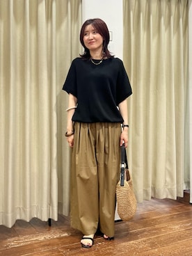 「URBAN RESEARCH DOORS（アーバンリサーチドアーズ）のドライタッチドロストニットプルオーバー（ニット/セーター、ブラック系）」を使った、idetomoさん（レディース・156cm）の夏コーディネート