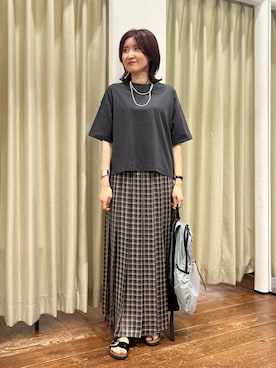 「EKAL（エカル）の『UR TECH ひやサラクール』ロゴ刺繍 Tシャツ（Tシャツ/カットソー、グレー系）」を使った、idetomoさん（レディース・156cm）の夏コーディネート