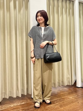 「URBAN RESEARCH DOORS（アーバンリサーチドアーズ）の『洗濯可/UVカット』『UR TECH』Aircare2WAYニットベスト（ベスト、グレー系）」を使った、idetomoさん（レディース・156cm）の夏コーディネート