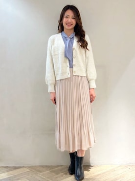 「index（インデックス）のラメフェザーヤーンVネックカーディガン【洗濯機OK】（カーディガン/ボレロ、ホワイト系）」を使った、yuikaさん（レディース・167cm）の冬コーディネート