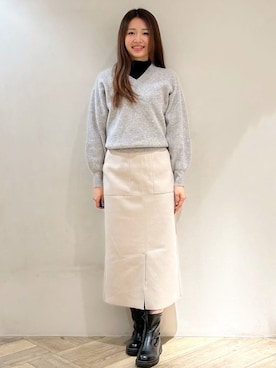 「index（インデックス）の片畦Vネックボクシーパフニット【洗濯機OK】（ニット/セーター、グレー系）」を使った、yuikaさん（レディース・167cm）の秋コーディネート