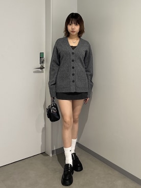 「SLY（スライ）のV NECK BUTTON CD Vネックボタンカーディガン 秋服（カーディガン/ボレロ、グレー系）」を使った、SLY officialさん（レディース・166cm）の秋コーディネート