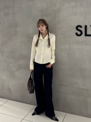 「SLY(スライ)のOPEN COLLAR TUCKED SH オープンカラータックドシャツ 秋服 冬服(シャツ/ブラウス)」を使った、SLY officialさん(レディース・166cm)の秋コーディネート