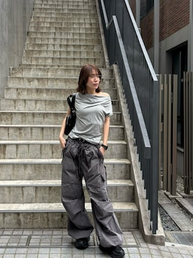 「SLY（スライ）の【SNSで話題！】DRAPE NECK CUT TOPS ドレープネックカットトップス 春服 夏服（Tシャツ/カットソー、グレー系）」を使った、SLY officialさん（レディース・158cm）の春コーディネート