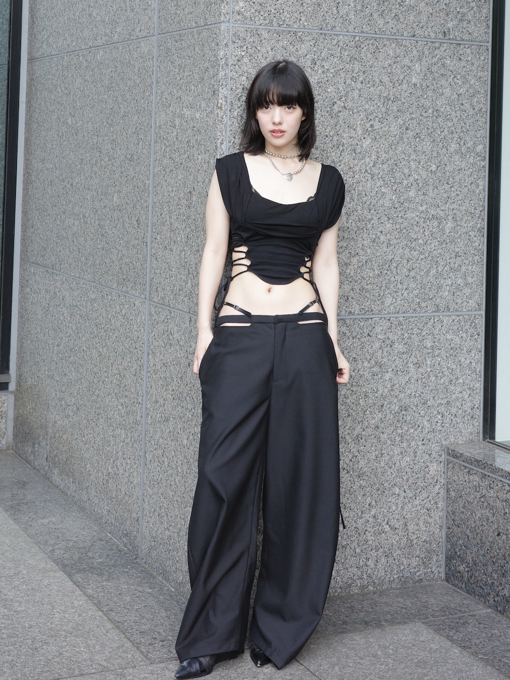 「オールブラック、肌見せ、y2k、コルセット、夏コーデ、オトナ女子、ootd、ワントーンコーデ、高身長女子、アツいコーデ全部見せ」｜「FETICOのアイテム（その他トップス、ブラック系）」を使った、小山モモさん（レディース・167cm）の夏コーディネートの1枚目の写真
