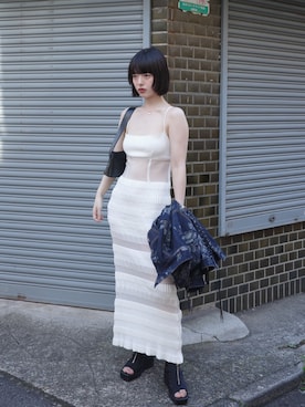 「白ワンピース」｜「アイテム（ジャケット/アウター）」を使った、小山モモさん（レディース・167cm）の夏コーディネート