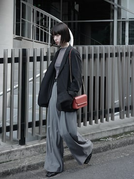 「UUINのアイテム（その他トップス、グレー系）」を使った、小山モモさん（レディース・167cm）の春コーディネート