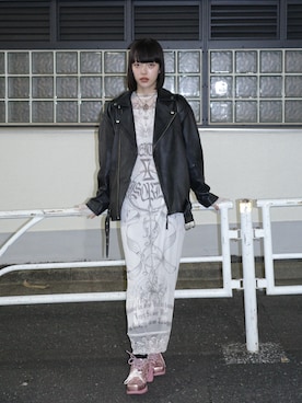 「アイテム（ライダースジャケット）」を使った、小山モモさん（レディース・167cm）の冬コーディネート