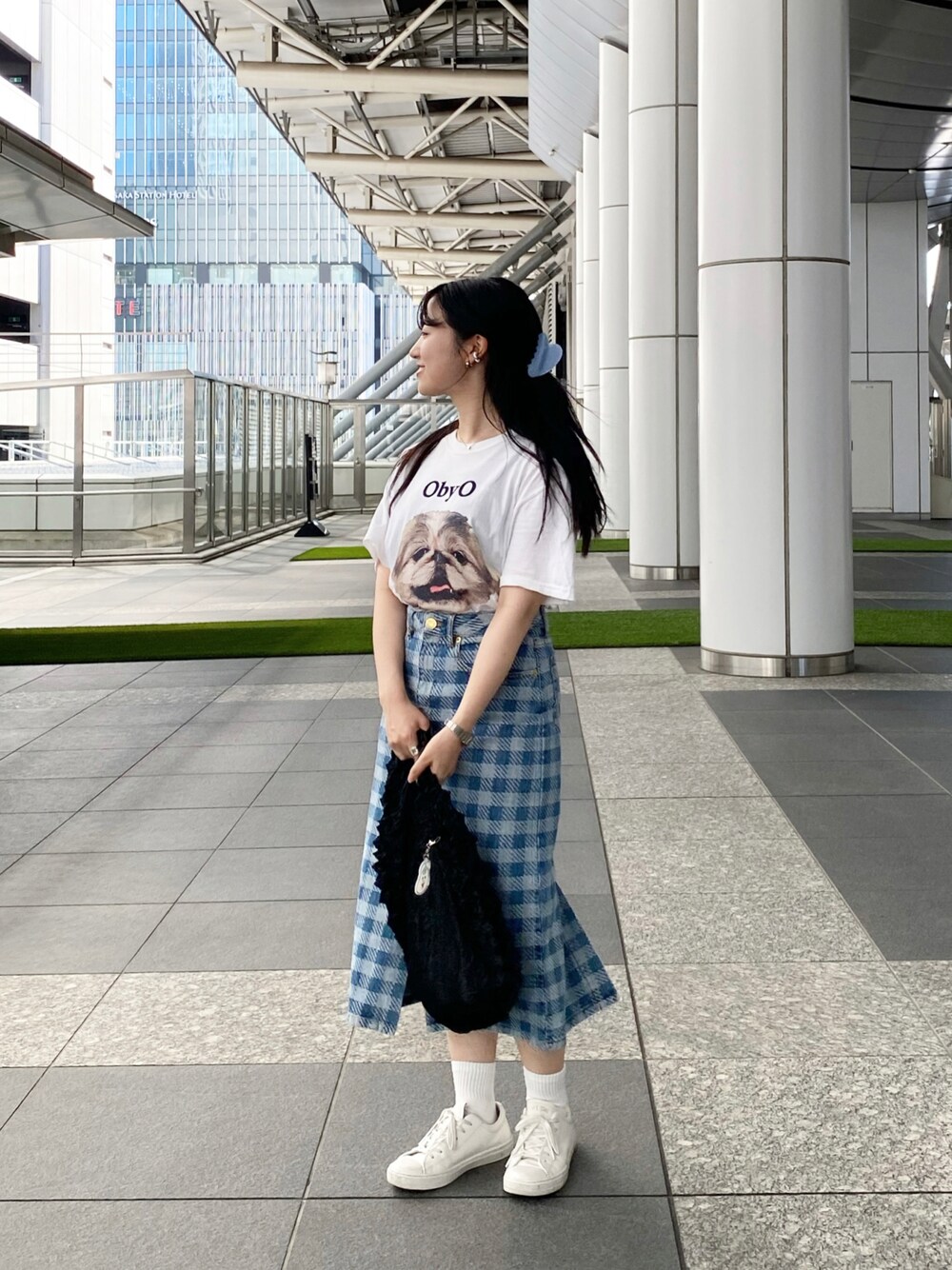 AMIPARISのデニムスカートを使った人気ファッション