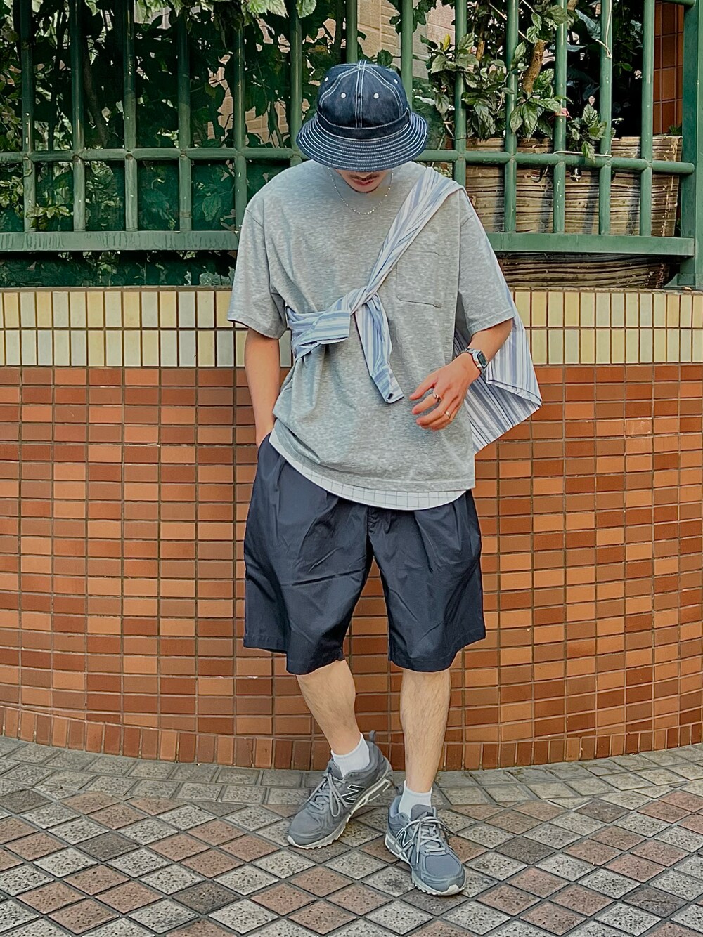 「ootd、ootdtw、New Balance」｜「NEW BALANCEのアイテム（シューズ、グレー系）」を使った、YungXianさん（メンズ・180cm）の冬コーディネートの1枚目の写真