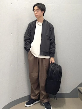 「シップス」｜「アイテム（ブルゾン）」を使った、東松さん（メンズ・168cm）の冬コーディネート