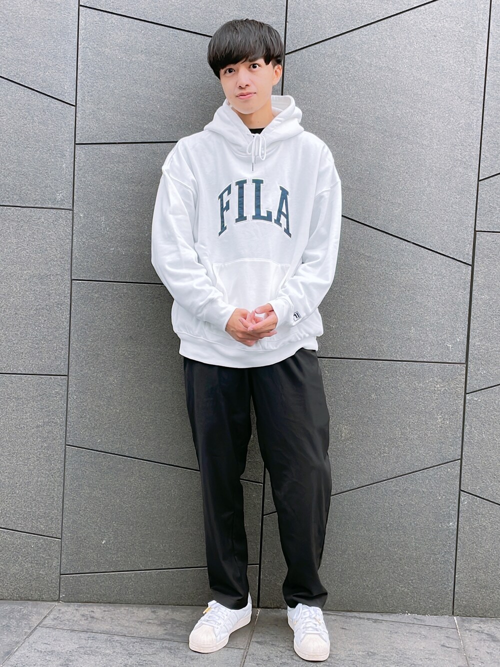 NAOKI【相互フォロー】さんの「【FILA/フィラ】WEB限定 カレッジロゴ ビックシルエット スウェット パーカー フーディー（FILA）」を使ったコーディネート