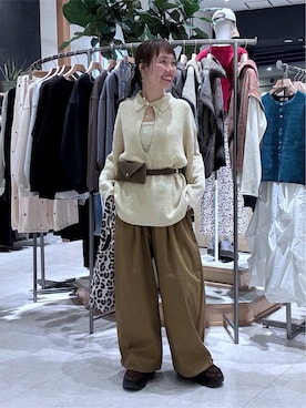 「LEPSIM（レプシィム）の裾ボタンイージーパンツAW　1066525（その他パンツ、イエロー系）」を使った、queroduasayuuさん（レディース）の秋コーディネート