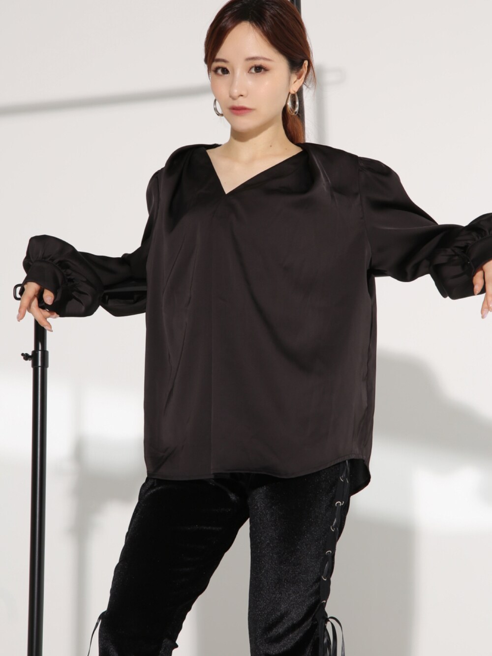 「shein、SHEIN、black、ブラックコーデ、プチプラコーデ」｜「sheinのアイテム（シャツ/ブラウス、ブラック系）」を使った、yuuuuu0513さん（レディース・155cm）の夏コーディネートの1枚目の写真