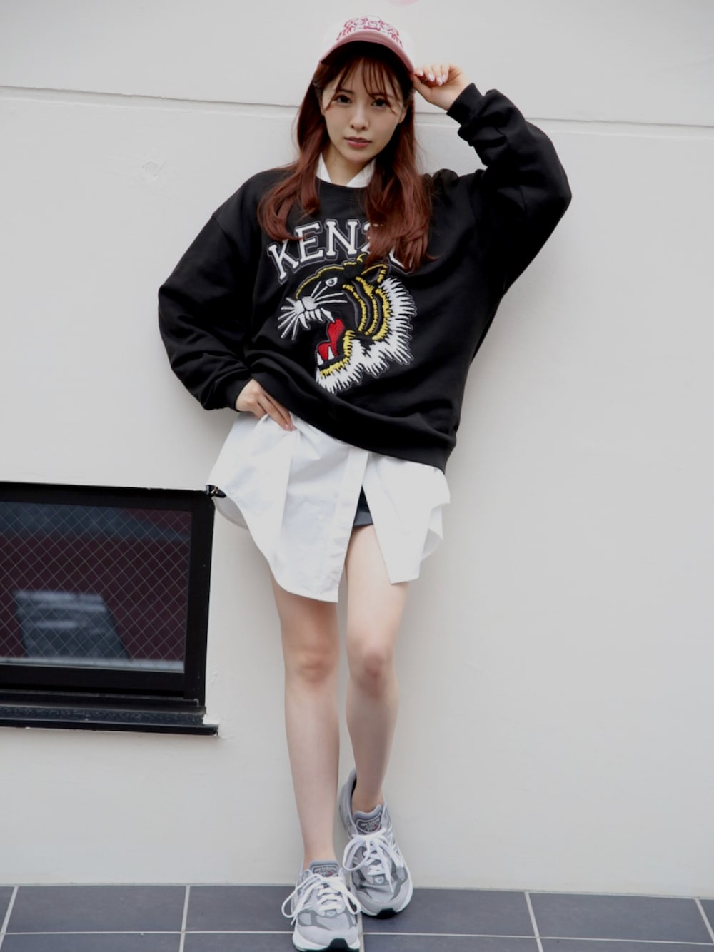 「メンズライク、KENZO、ニューバランス、ニューバランス990、ストリート、ストリートコーデ、キャップ、シャツワンピ、カジュアルコーデ」｜「KENZOのアイテム（パーカー、ブラック系）」を使った、yuuuuu0513さん（レディース・155cm）の夏コーディネートの1枚目の写真
