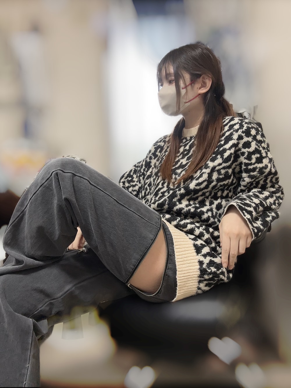 「ニット、adrer、秋冬コーデ、お洒落さんとつながりたい、休日スタイル、デニムコーデ」｜「ADRERの【24AW】極上ふわもちニット（ニット/セーター、ホワイト系）」を使った、えびちゃんさん（骨格ナチュラル・メンズ・178cm）の秋コーディネートの1枚目の写真
