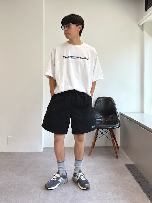【ユニセックスで着れる】フロストモーションロゴプリントTee