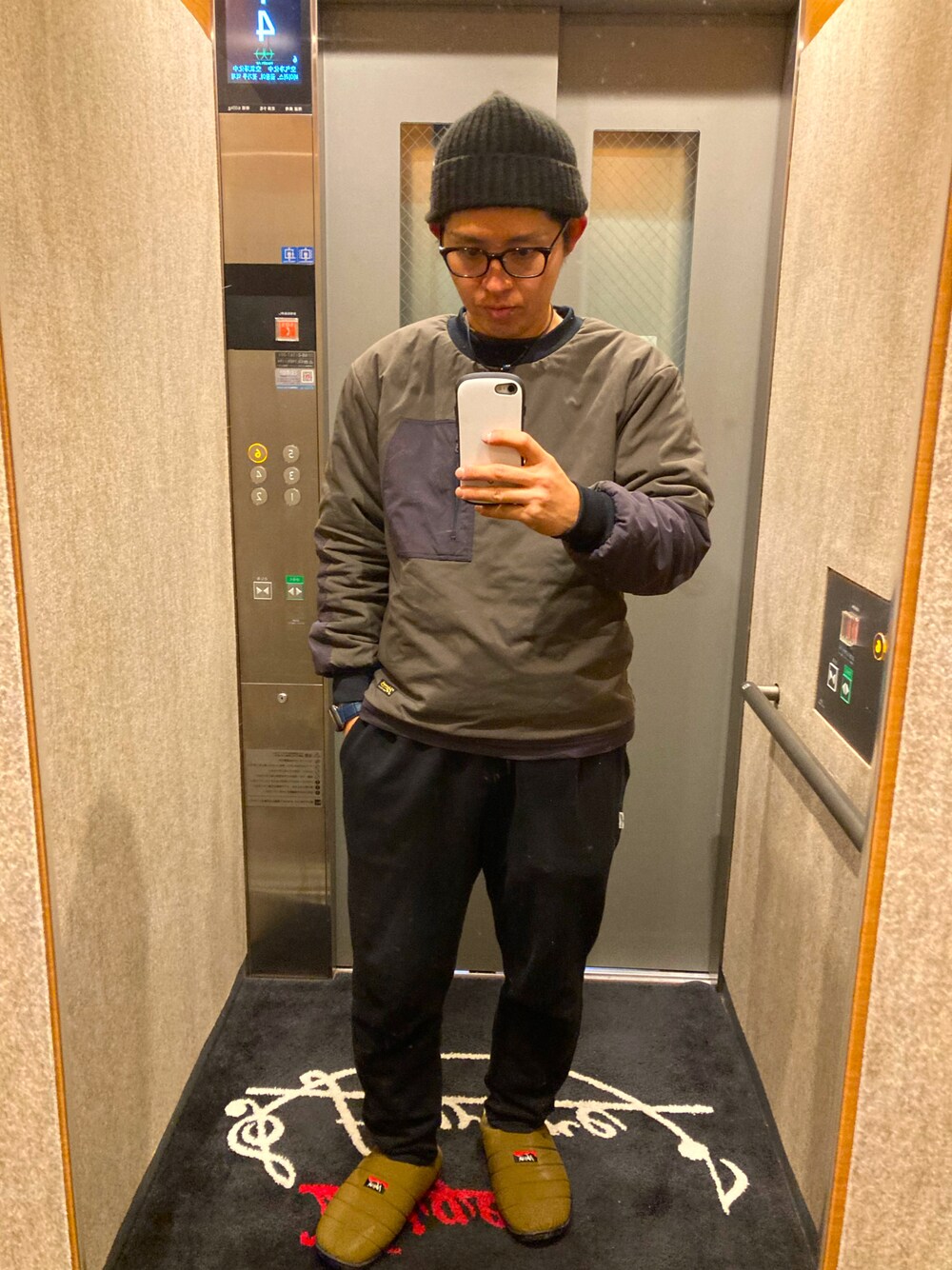 「THE NORTH FACEのアイテム（ニットキャップ/ビーニー、ブラック系）」を使った、00331169さん（メンズ・166cm）の冬コーディネートの1枚目の写真