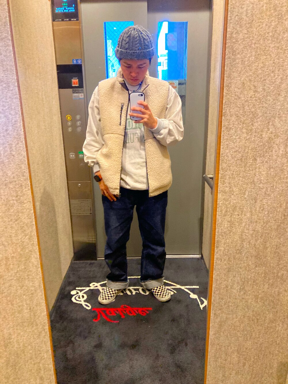 「JELADOのアイテム（ニットキャップ/ビーニー、グレー系）」を使った、00331169さん（メンズ・166cm）の冬コーディネートの1枚目の写真