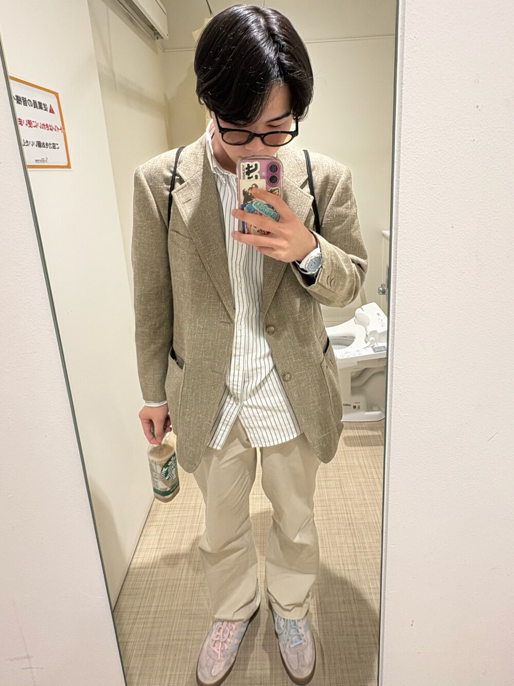 「セットアップ、シンプルスタイル、ゆるコーデ、モノトーンコーデ、おしゃれさんと繋がりたい、きれいめカジュアル、古着、シティーボーイ、ジャケット、ジャケットスタイル、adidas、adidas originals」｜「adidasのADIDAS アディダス HANDBALL SPZL ハンドボール スペツィアル JP7726 ABC-MART限定 *CLEA/WOND/GUM5（スニーカー、ピンク系）」を使った、じんのさんさん（骨格ストレート・メンズ・168cm）の春コーディネートの1枚目の写真