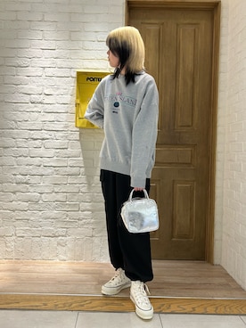 「カーゴパンツコーデ」｜「アイテム（スウェット）」を使った、さとちゃんさん（レディース・166cm）の冬コーディネート