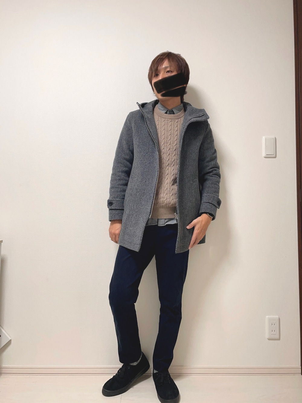 「キレイめ、メンズファッション、きれいめカジュアル、ニット、冬コーデ、スニーカー、仕事服、ゆるコーデ、フランネルシャツ、大人カジュアル、30代、シンプルコーデ」｜「GLOBAL WORKのアイテム（チノパンツ、ブルー系）」を使った、パナシキさん（メンズ・169cm）の冬コーディネートの1枚目の写真