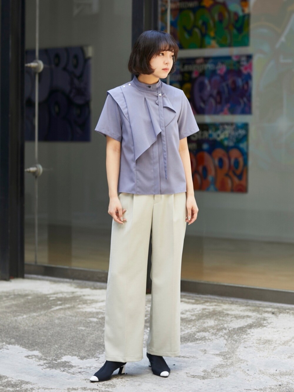 「リネンパンツ、春コーデ、夏コーデ、カラーブラウス、オフィスカジュアル、休日コーデ」｜「UNITED TOKYOのバベルフレアブラウス（シャツ/ブラウス、パープル系）」を使った、ai2o3さん（レディース・163cm）の春コーディネートの1枚目の写真