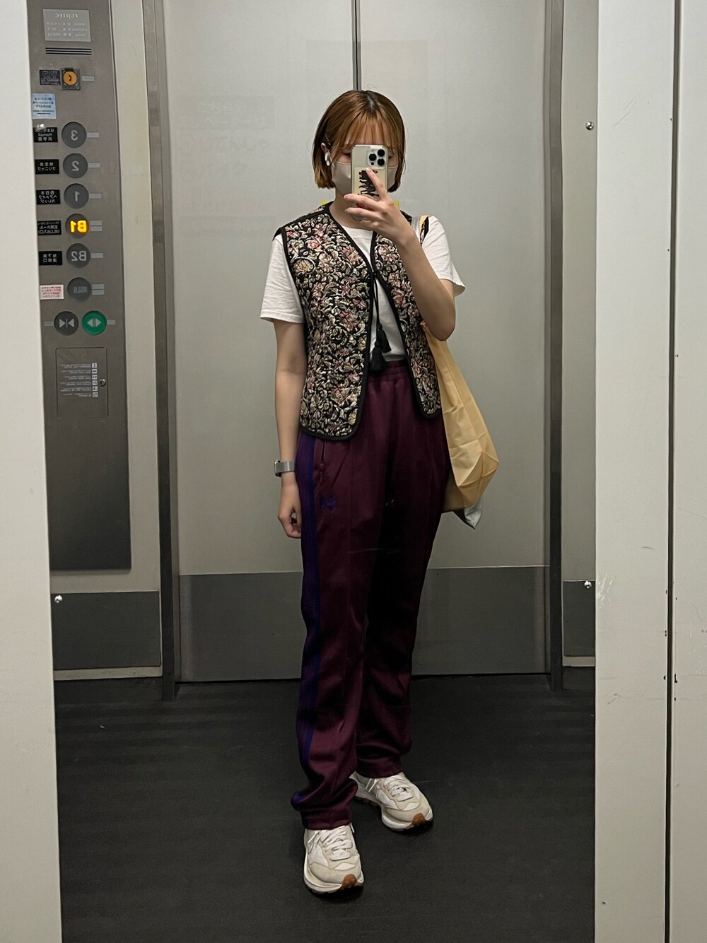 「ootd、低身長コーデ、ベスト、カジュアル」｜「Needlesのアイテム（パンツ、パープル系）」を使った、Rさん（レディース・153cm）の秋コーディネートの1枚目の写真