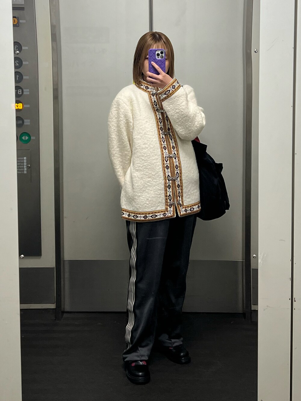 「ootd、低身長コーデ、カジュアル」｜「Needlesのアイテム（パンツ、グレー系）」を使った、Rさん（レディース・153cm）の秋コーディネートの1枚目の写真