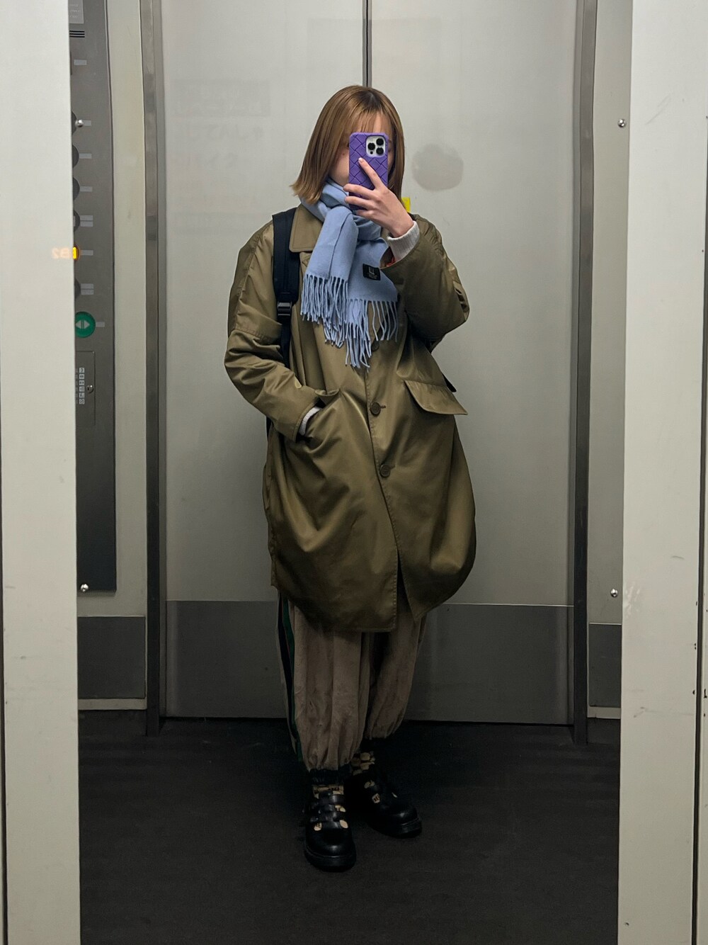 「ootd、低身長コーデ、カジュアル、マフラー」｜「Dr. Martensのアイテム（シューズ、ブラック系）」を使った、Rさん（レディース・153cm）の冬コーディネートの1枚目の写真