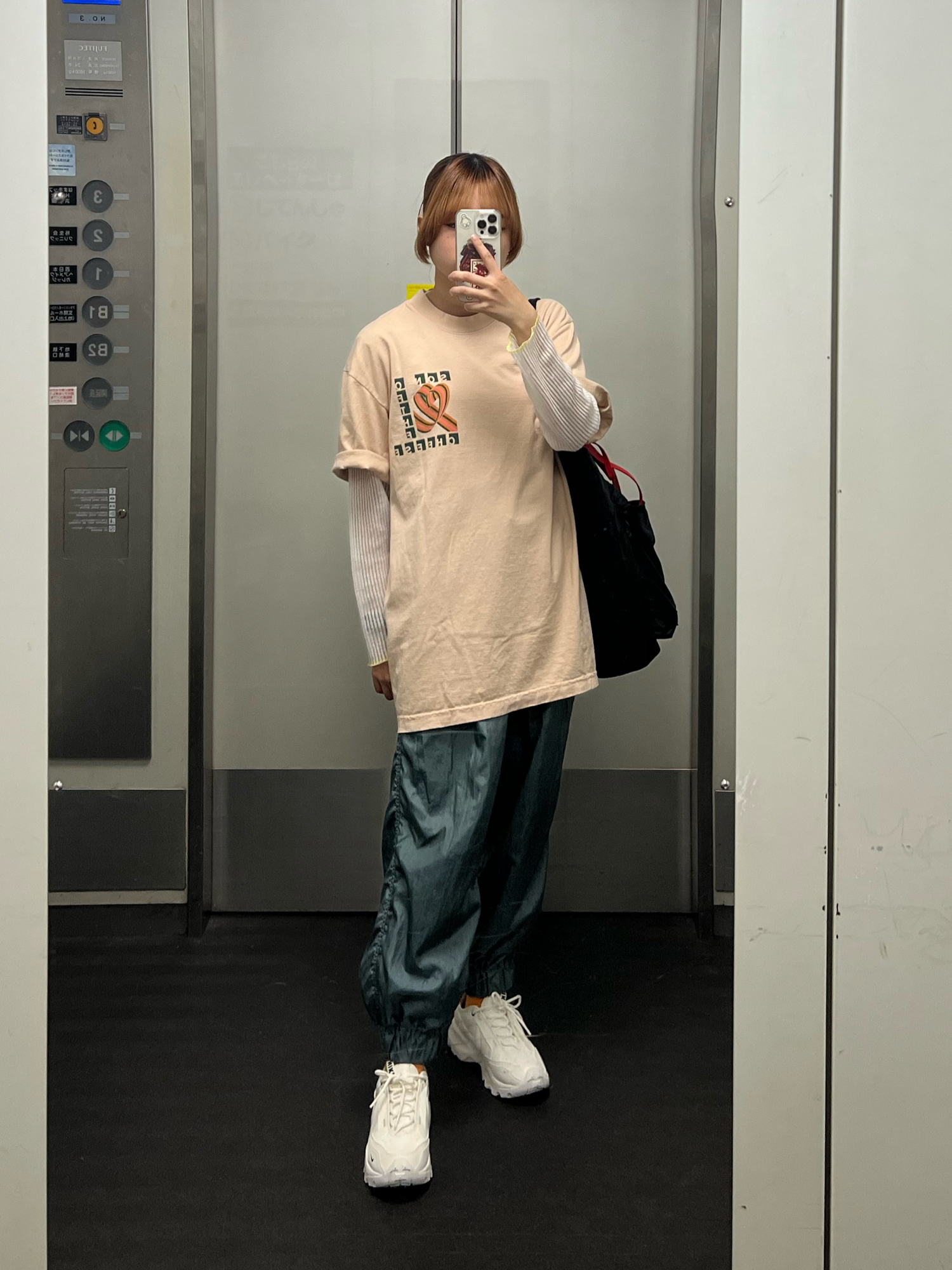 「ootd、低身長コーデ、カジュアル、スニーカー」｜「BEAMS BOYのアイテム（パンツ、グリーン系）」を使った、Rさん（レディース・153cm）の春コーディネートの1枚目の写真