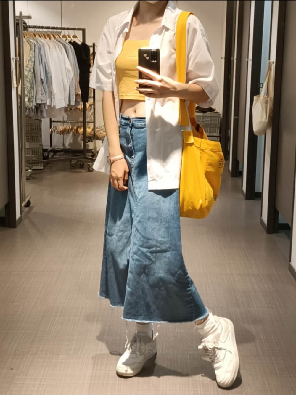 「GUのアイテム（チューブトップ、イエロー系）」を使った、ハルさん（レディース・168cm）の夏コーディネートの1枚目の写真