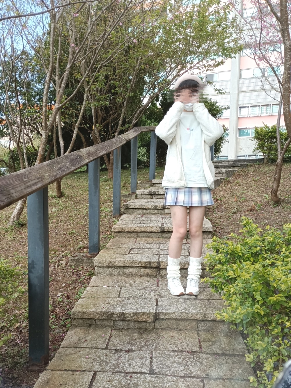 「UNIQLOのアイテム（Tシャツ/カットソー、グリーン系）」を使った、ハルさん（レディース・168cm）の春コーディネートの1枚目の写真