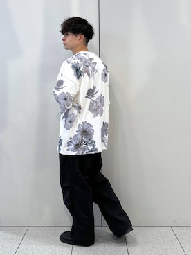 「LOWRYS FARM（ローリーズファーム）のフラワープリントＴＳＳ　106588（Tシャツ/カットソー、ホワイト系）」を使った、Hibikiさん（メンズ・170cm）の春コーディネート