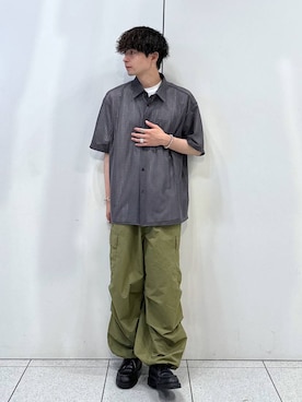 「LOWRYS FARM（ローリーズファーム）のナイロンドロストカーゴパンツ100537（その他パンツ、グリーン系）」を使った、Hibikiさん（メンズ・170cm）の夏コーディネート